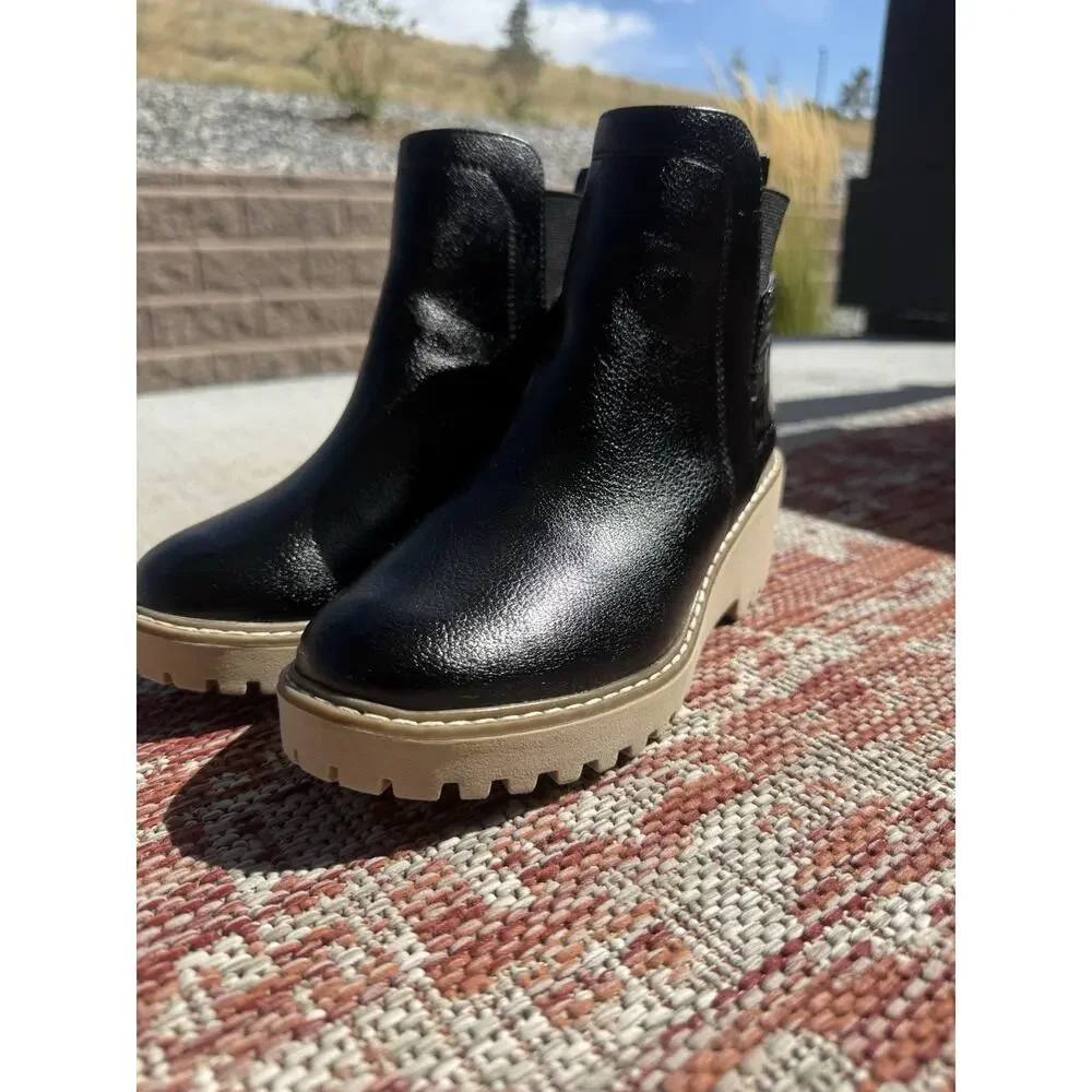 DV by Dolce Vita Black Chelsea Boots Women’s Size 6 Worn Once Excellent